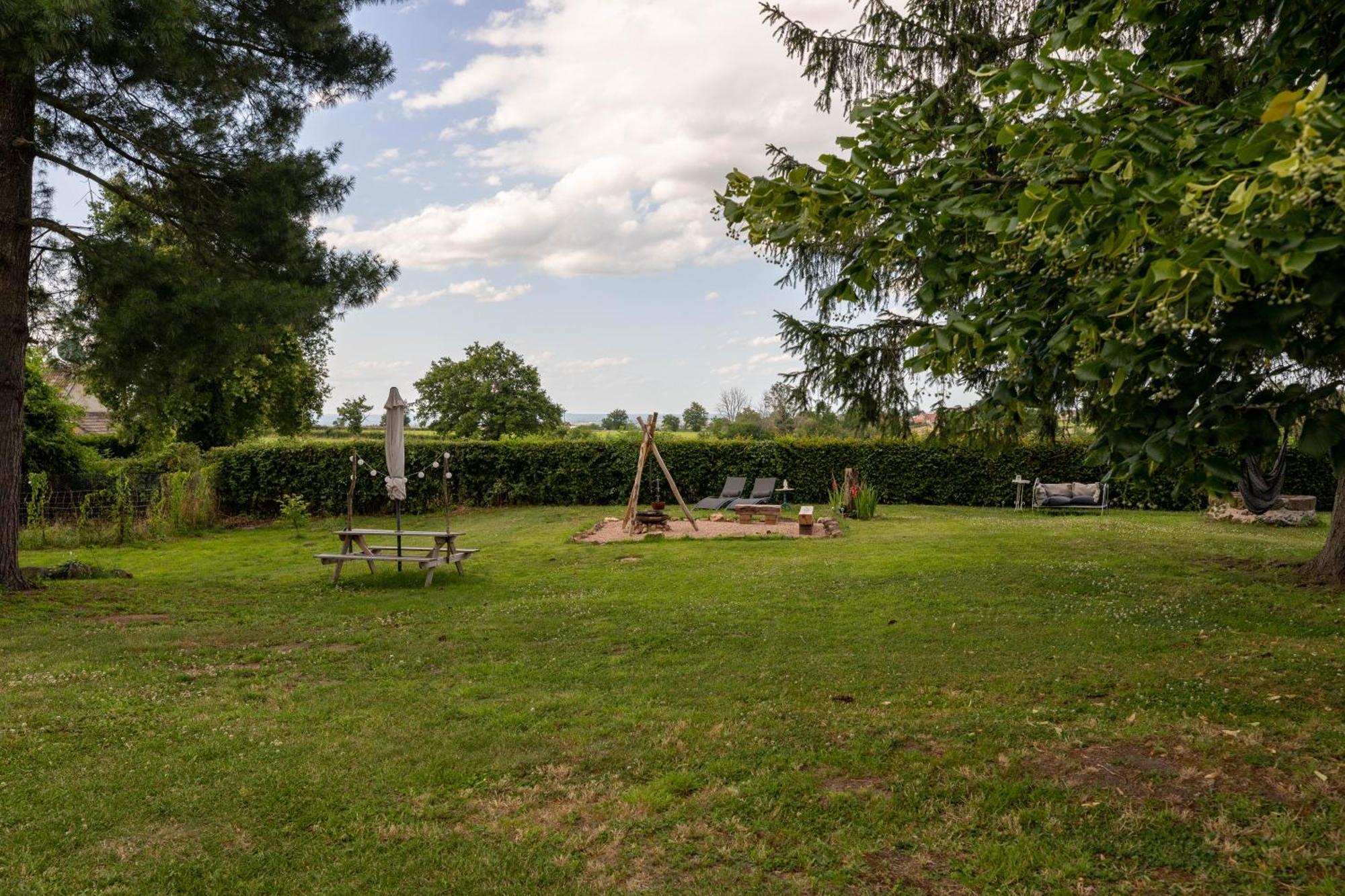 Domaine La Pomme De Pin Panzió Louroux-de-Beaune Kültér fotó